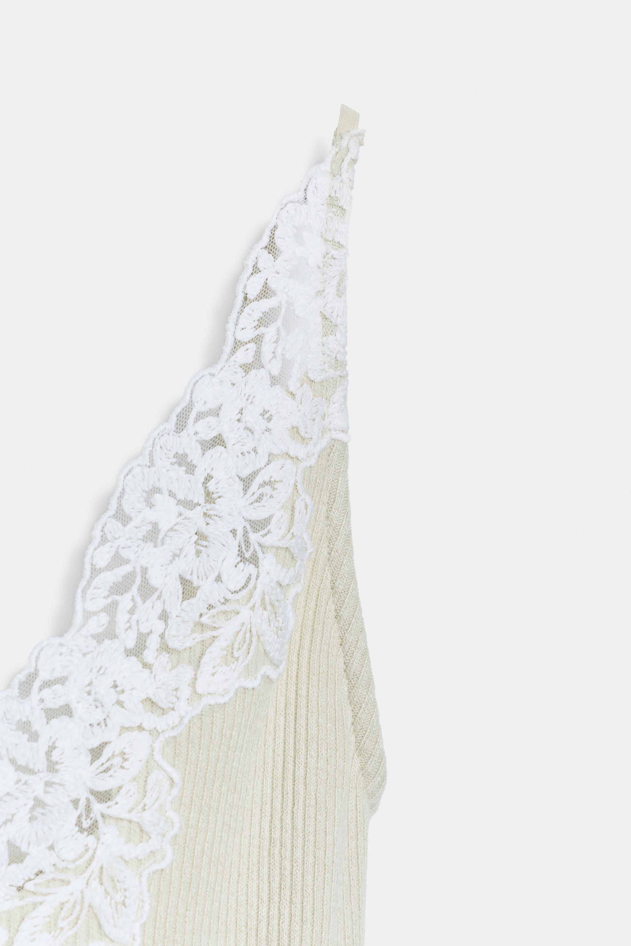 TOP CÔTELÉ EN DENTELLE